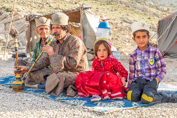 Qashqai nomad feature image - Iran Ethnic Groups: Iranian Tribes & Ethnicity
