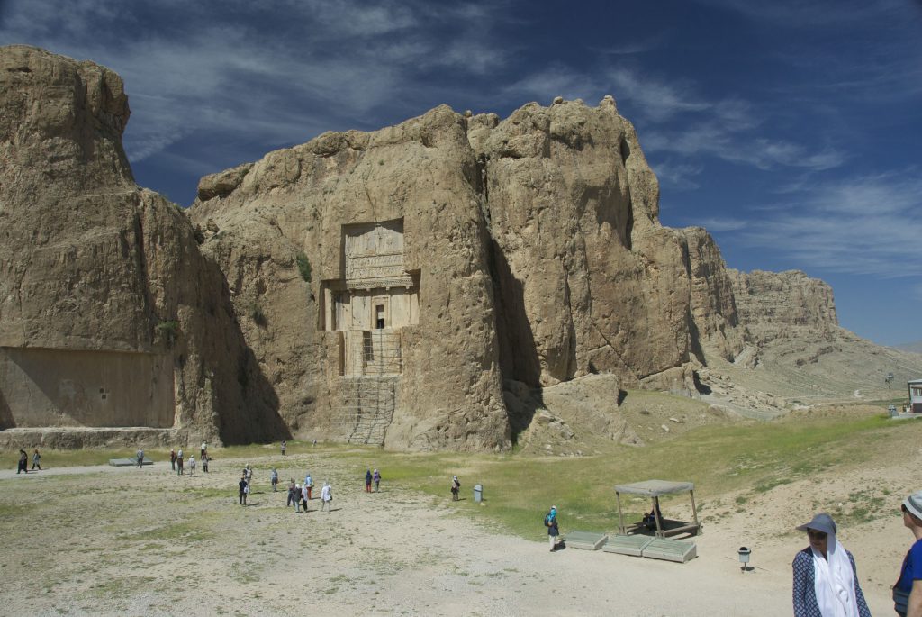 Naqsh e Rostam 1 1024x685 - Naqsh-e Rostam (Necropolis) | Shiraz, Fars, Iran