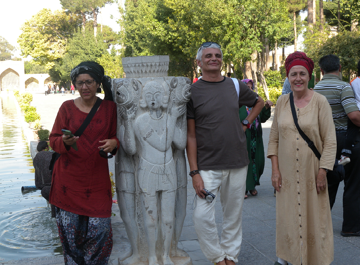 Taking photos with Sculptures, Chehel Sotoun garden, Isfahan Atractions, Iran - Chehel Sotoon Palace