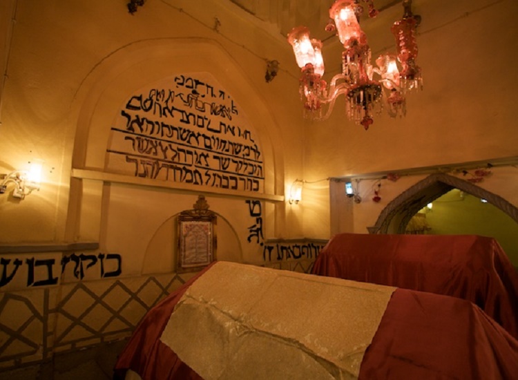 Tomb of Ester and Mordechai interior - Tomb of Esther and Mordechai (Hamedan, Iran)