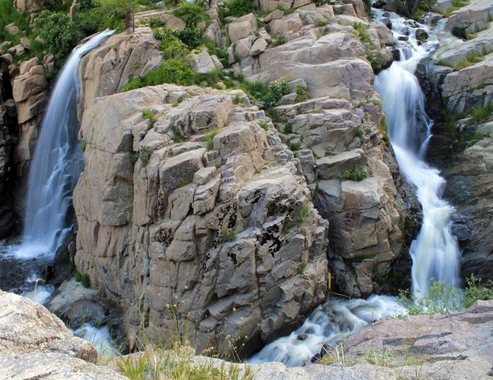 the waterfall in Ganjnameh