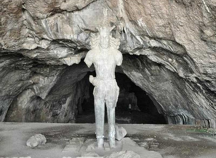 a standing Sculpture in Shapur Cave in Tang-e Chogan