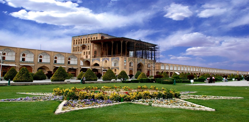 aliqapu palace feature image2 - BEST Isfahan Tours, City Tours & Excursion Trips 2024