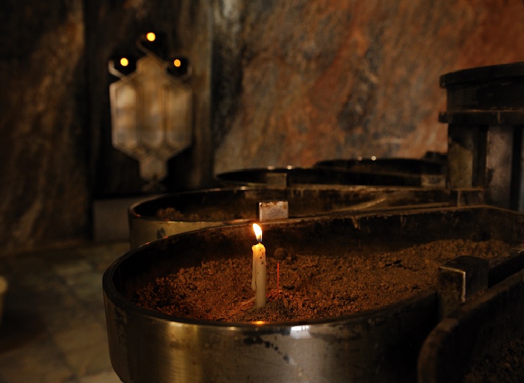 lotus, candle, zoroastrian, ritual, fire temple, yazd, iran