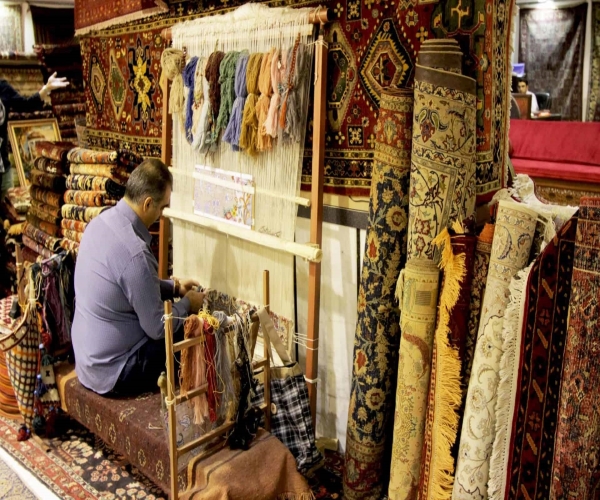 persian carpet featured - BEST Iran Art Tours 2024 | Ancient Persian Art, Handicraft, Calligraphy & Painting