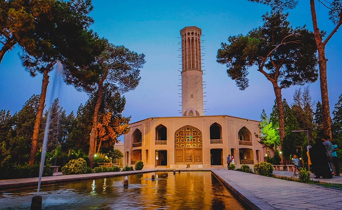 Dolat Abad Garden at night, Things to Do in Yazd