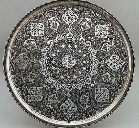 A plate designed with Ghalamzani art, using a decoration 