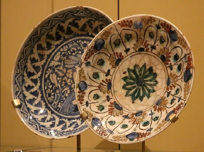 two plates made by Persian pottery 