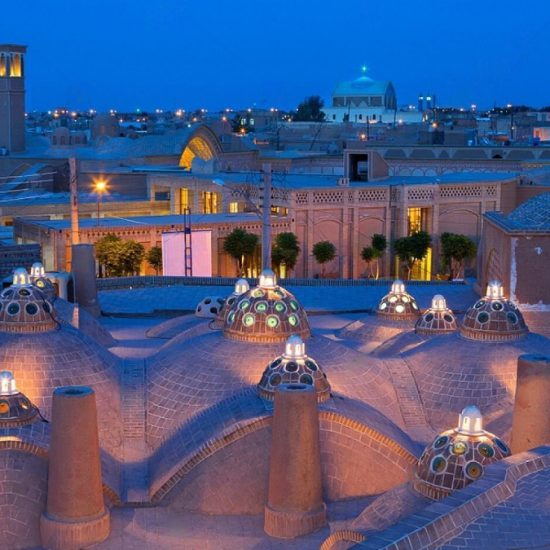 Kashan night 550x550 - 13-Day Iran Tour: From Classic Iran To the Sunny Islands