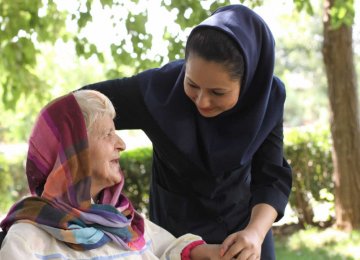 12 older people - Dos and Don’ts in Iran for Tourists
